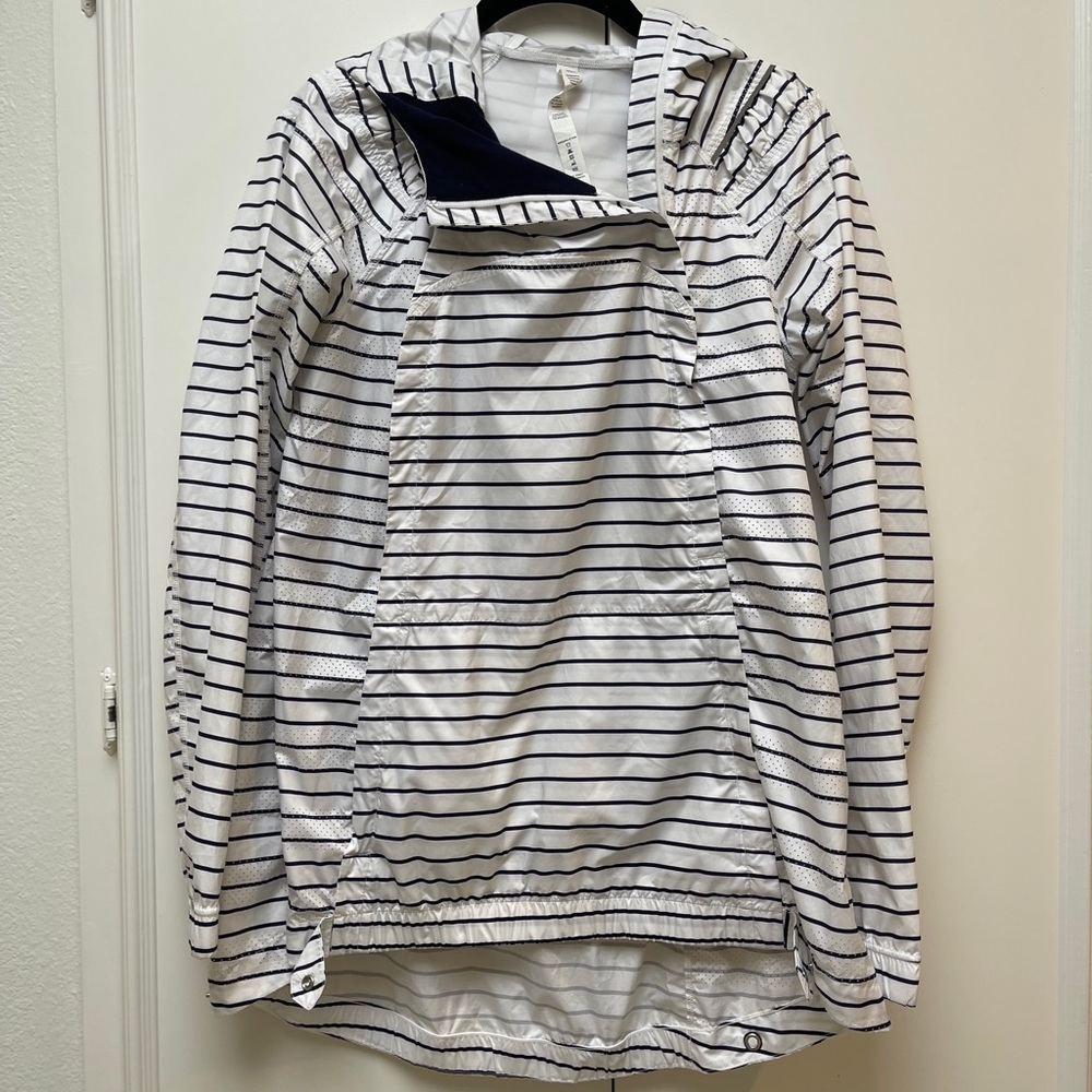 NWOT lululemon windbreaker size 6